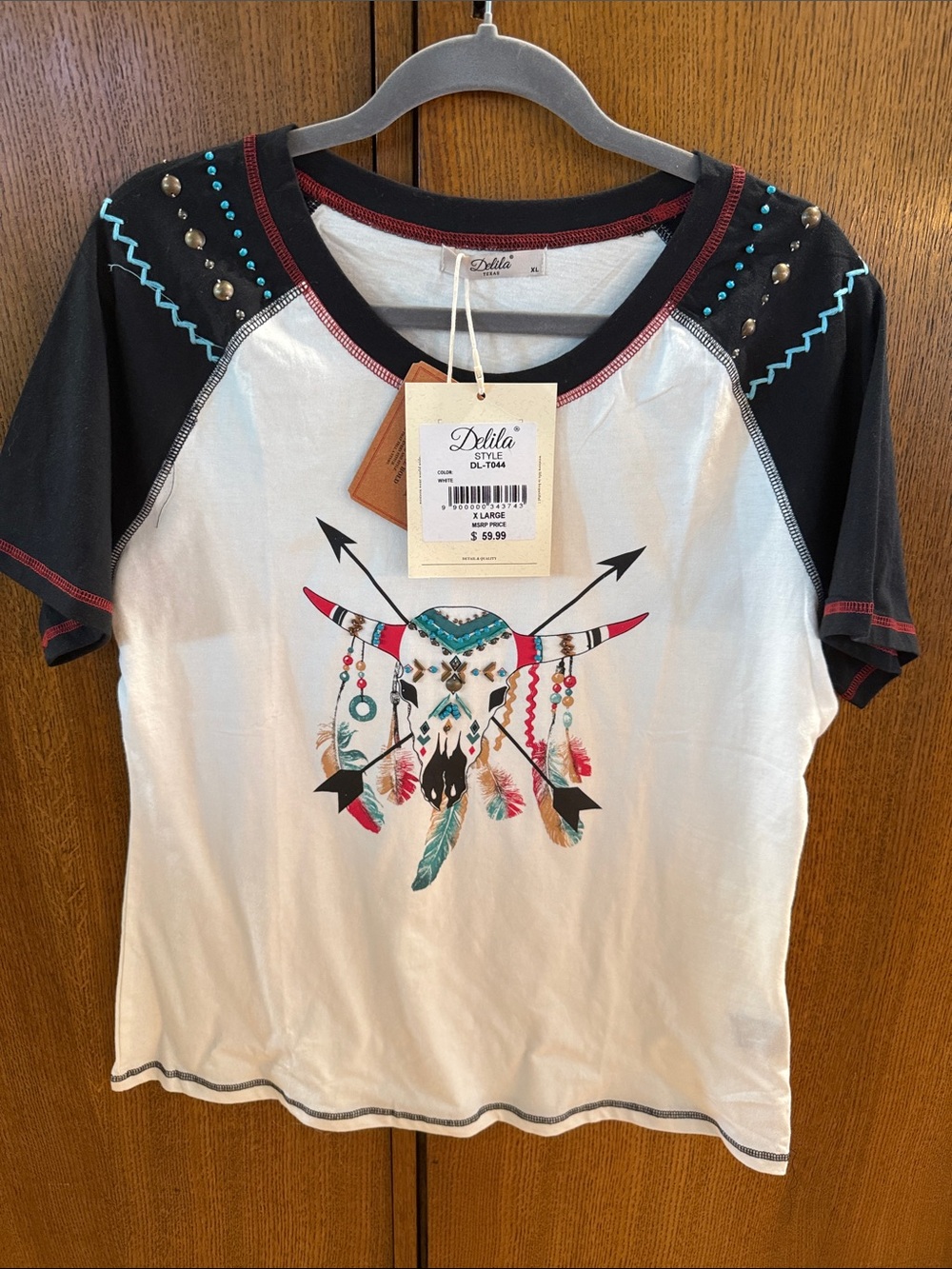 Delilah Wear Black and White Southwestern Bull Skull Short Sleeve Tee